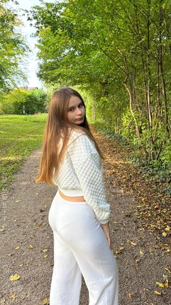 Angelina_Dehlow