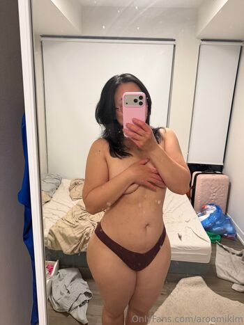 Aroomi Kim