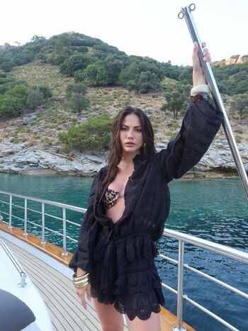 Private Leaked Demet ozdemir exclusive onlyfans photos 2026
