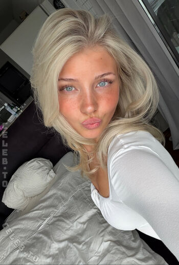 Elena Zoe