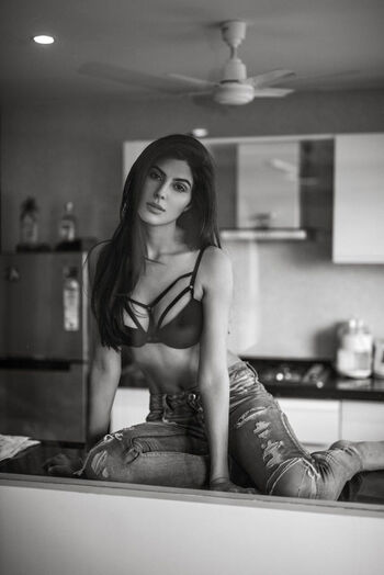 Private Leaked Elnaaz norouzi exclusive onlyfans photos 2026