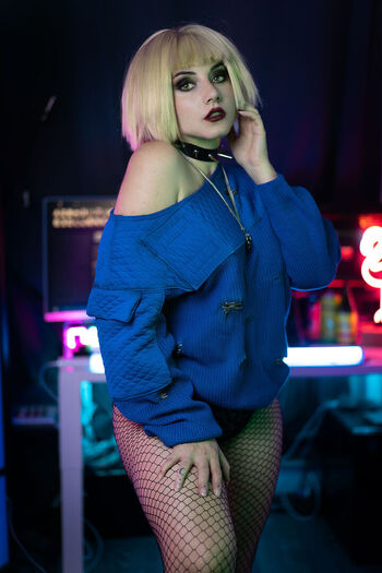 Ezy Summers Cosplay
