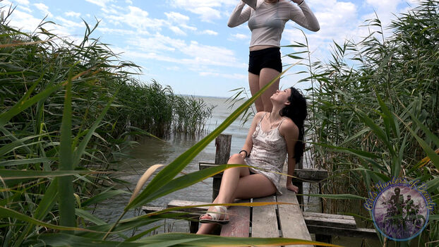 Girls Hunters Beauty
