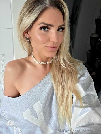 Larissa Lou
