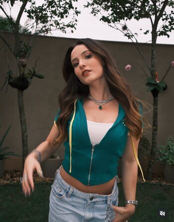Larissa Manoela