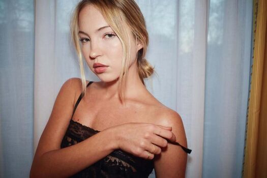 Lila Moss