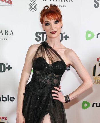 Lisa Foiles