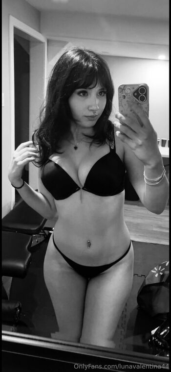 lunavalentinacams