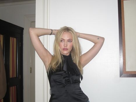 Maika Monroe