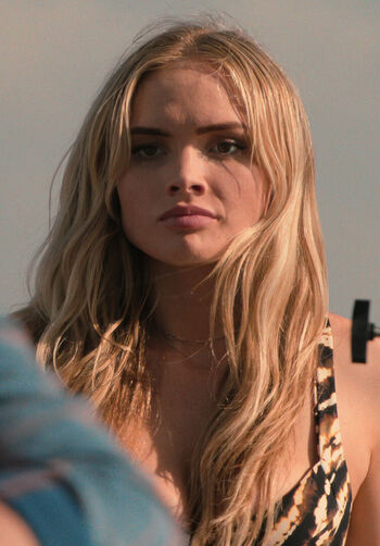 Natalie Alyn Lind