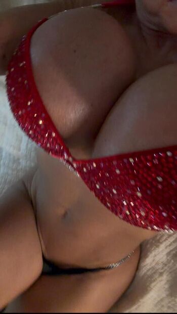 QueenMuscleBoobs