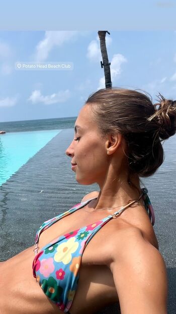 Rebecca Looschelders