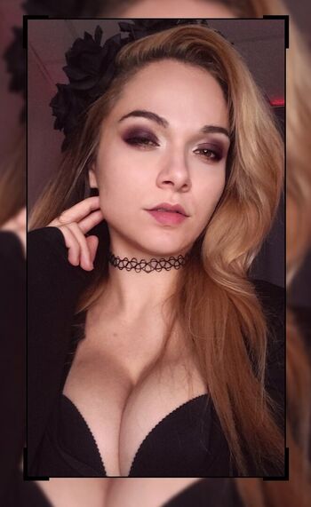 RoseRedGoddess