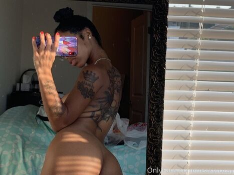 Rozay Molly