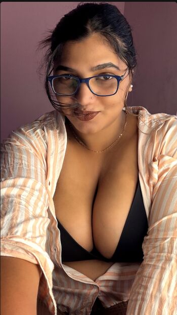 Private Leaked Saranya santhosh exclusive onlyfans photos 2026