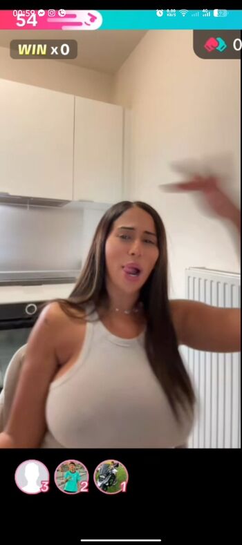 Shainaaa489