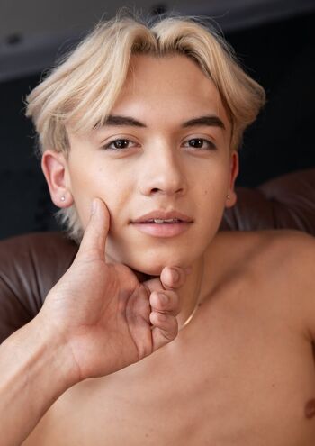 Valentino Aston