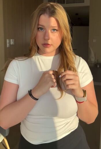 Private Leaked Emily bloom / exclusive onlyfans photos 2026