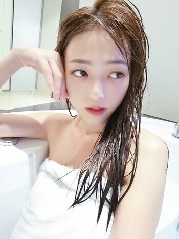 Private Leaked Yiyi page exclusive onlyfans photos 2026