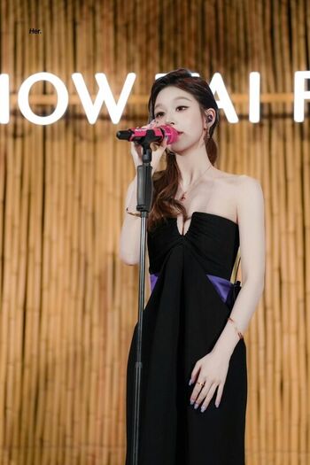 Zhao Lusi ่ตต้ฒๆ