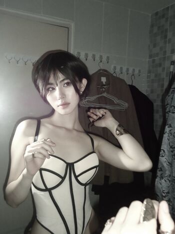 Zoe Levana